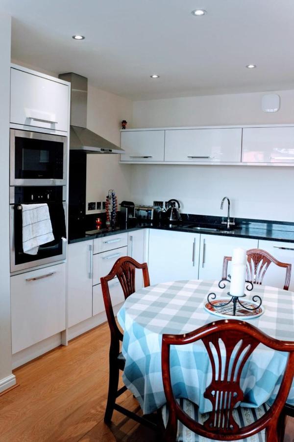 Modern Apartment In Edinburgh Bagian luar foto