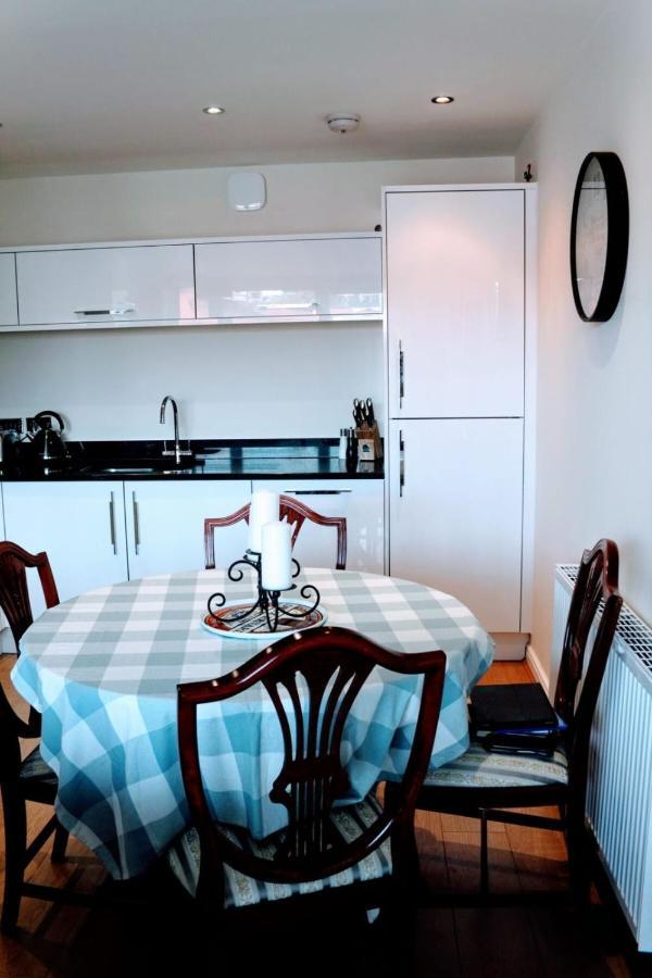 Modern Apartment In Edinburgh Bagian luar foto